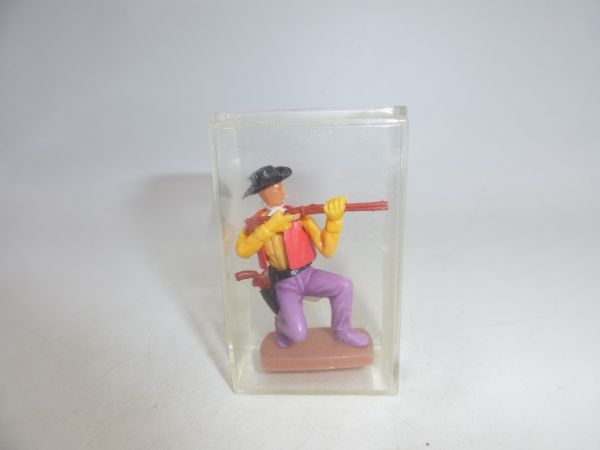 Plasty Cowboy kneeling with gun - orig. packaging, with original price tag