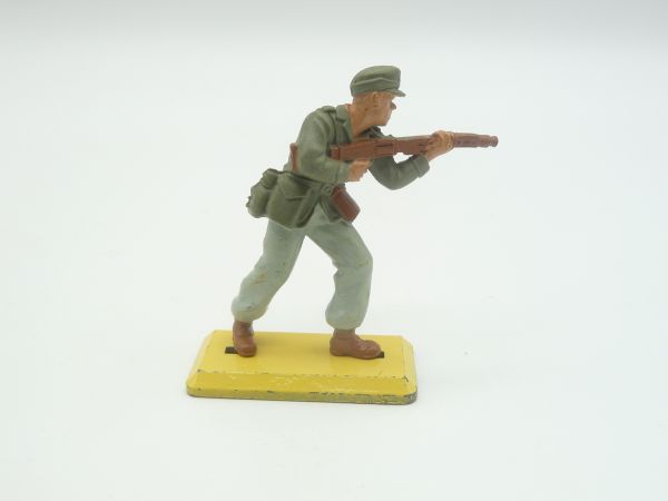 Britains Deetail Afrika Korps, German officer firing with rifle