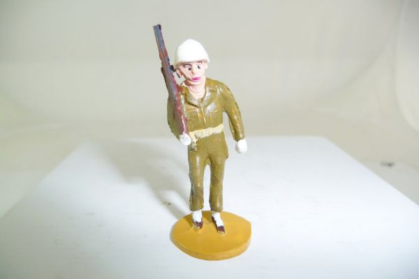 Merten 4 cm Soldier marching, rifle shouldered - rare early figure