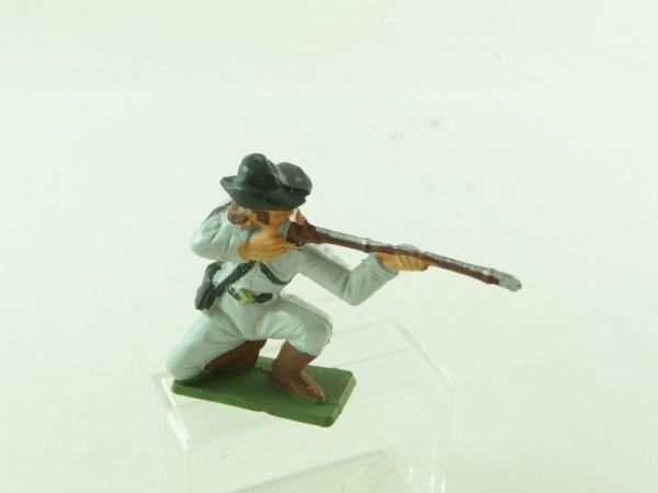 Starlux Confederate Army soldier kneeling, firing with rifle
