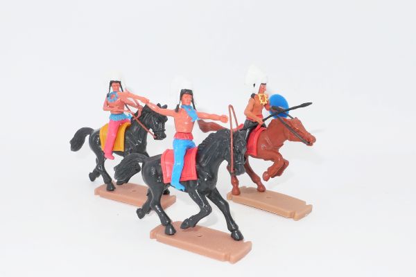 Plasty Set mit 3 Indianern zu Pferd