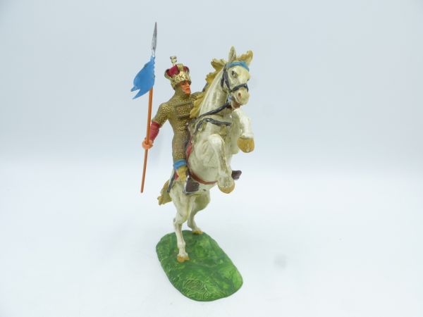Normannenkönig mit Speer auf aufsteigendem Pferd