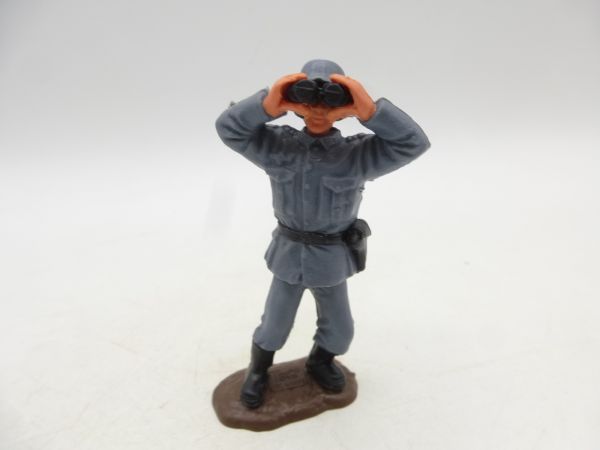 Timpo Toys German soldier with binoculars - nice base plate