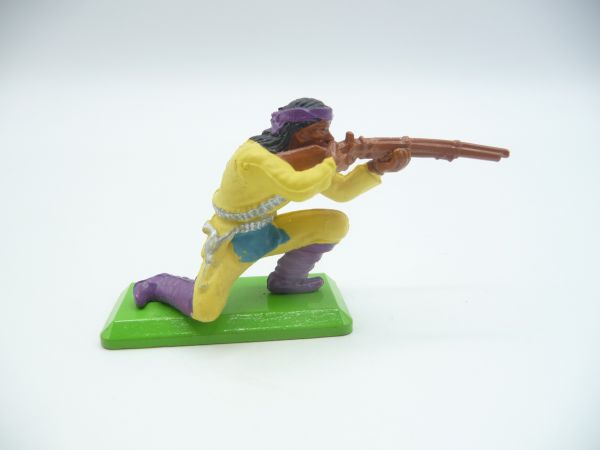 Britains Deetail Apache kneeling firing, yellow/purple - brand new