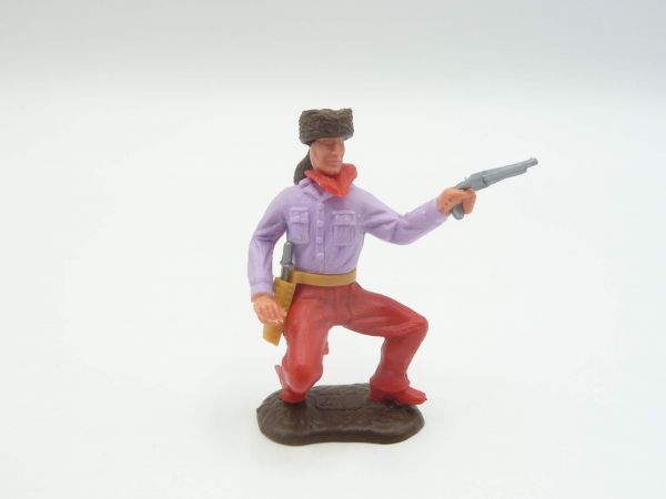 Timpo Toys Trapper kneeling / crouching with gun - great colour combination