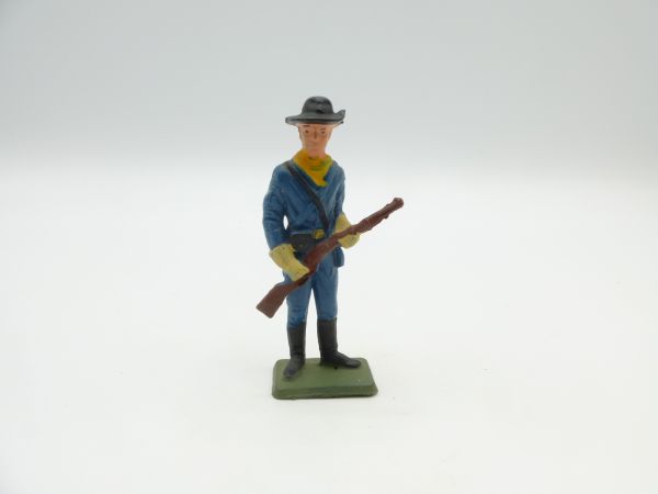 Starlux Soldier 7th Cavalry standing, rifle in front of body