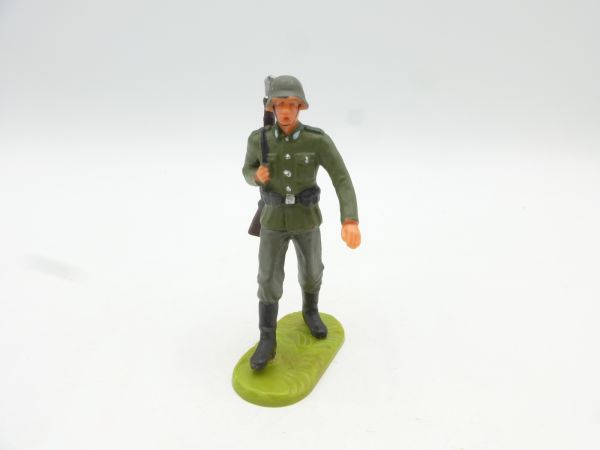 Elastolin 7 cm Deutsche Wehrmacht: Soldat mit umgehängtem K98