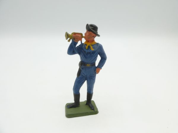 Starlux Soldier 7th Cavalry standing with trumpet
