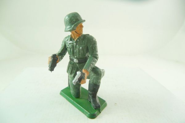 Starlux Deutsche Wehrmacht; Soldat mit Fernglas + Pistole