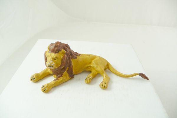 Merten Lion lying, length 9 cm, height 4 cm
