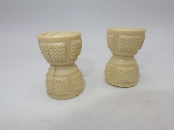 Ornamental pots / small columns (height 3.5 cm), e.g. for King & Country