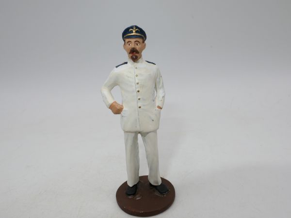 Captain with white dress uniform (similar to Hachette)