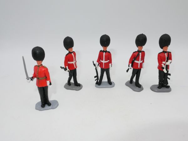 Timpo Toys 5 Guardsmen standing (1 officer, 4 soldiers)