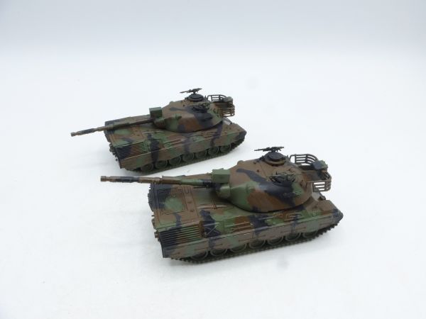 Roco 2 tanks Leopard - painted
