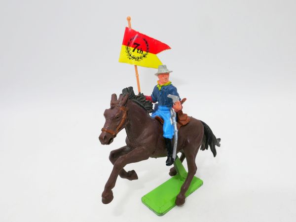 Britains Deetail Soldier 7th Cavalry on horseback with pistol + flag