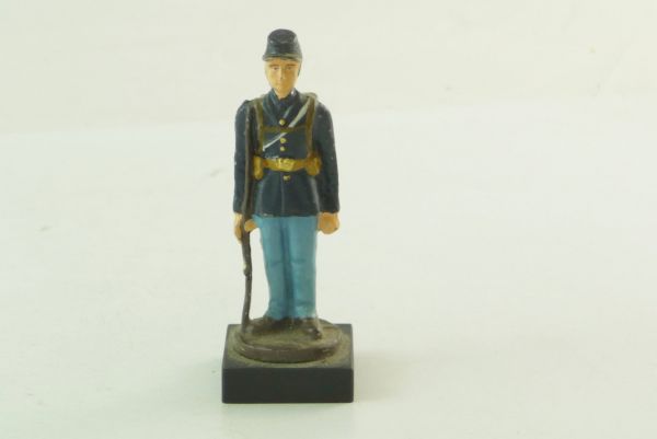 Civil War figure of metal; Union Army soldier, rifle at side
