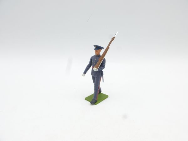 Britains Swoppets US-Marine soldier marching, movable arms