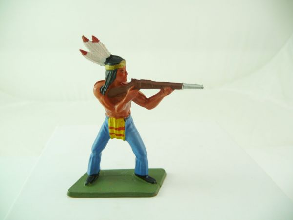 Starlux Indian standing, firing with rifle - top condition