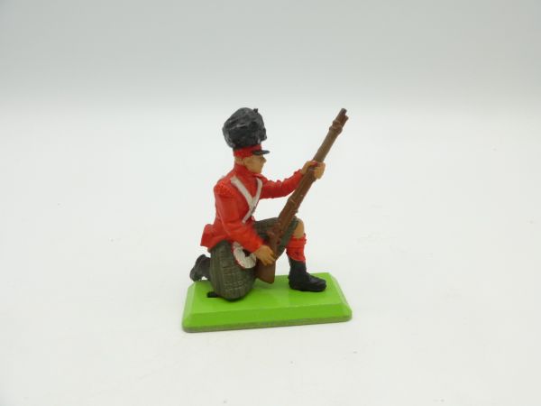 Britains Deetail Waterloo British soldier kneeling loading