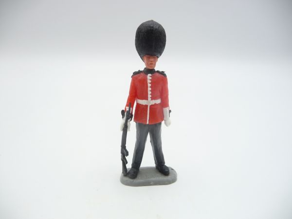 Timpo Toys Guardsman, rifle set on the side