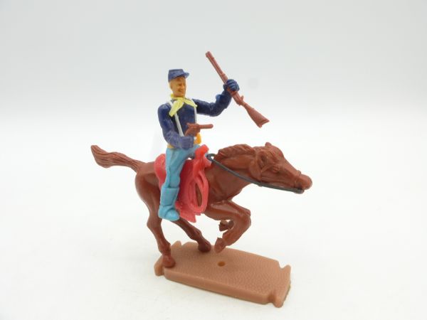 Plasty Union Army Soldier on horseback with rifle + pistol