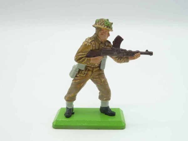 Britains Deetail English soldier standing firing