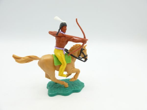 Timpo Toys Indian 2nd version riding, shooting with bow - early figure
