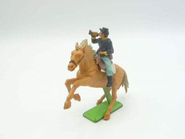 Britains Deetail Union Army soldier riding with trumpet