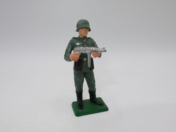 Starlux German soldier with MP