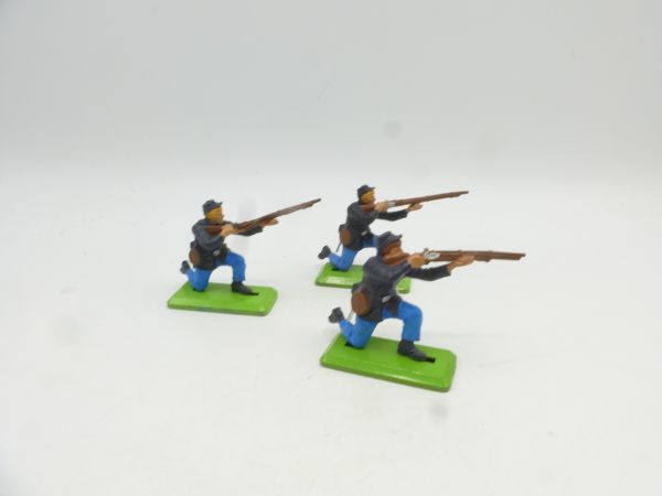 Britains Deetail 3 Northerners kneeling shooting (movable arm)