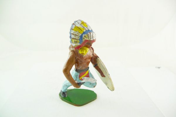 Reisler Hartplastik Indianer laufend mit Tomahawk + Schild - frühe, seltene Figur