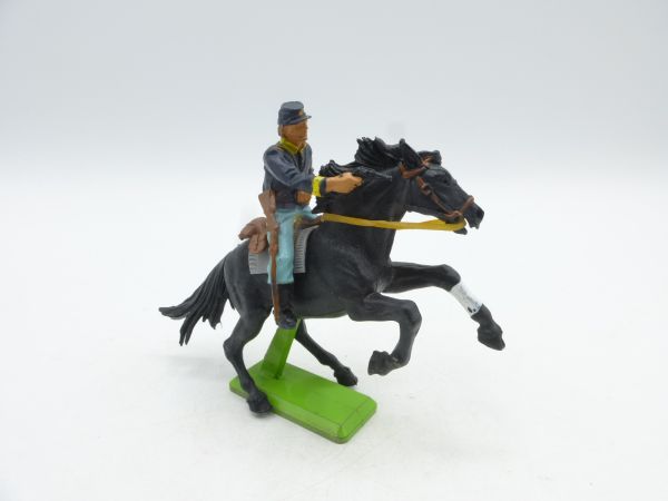 Britains Deetail Union Army soldier riding with pistol