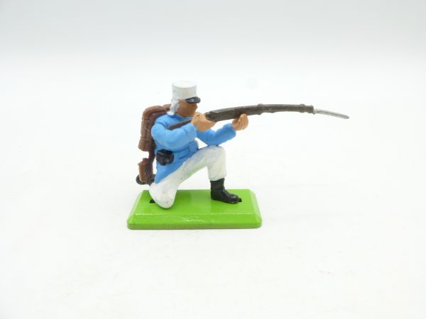 Britains Deetail Foreign Legionnaire kneeling shooting (moving arm)