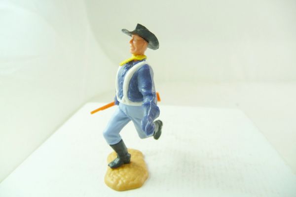 Timpo Toys Union Army soldier 1st version running with rifle