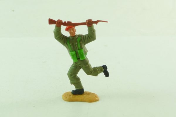 Timpo Toys Englischer / Britischer Soldat, rotes Barett, Gewehr über Kopf