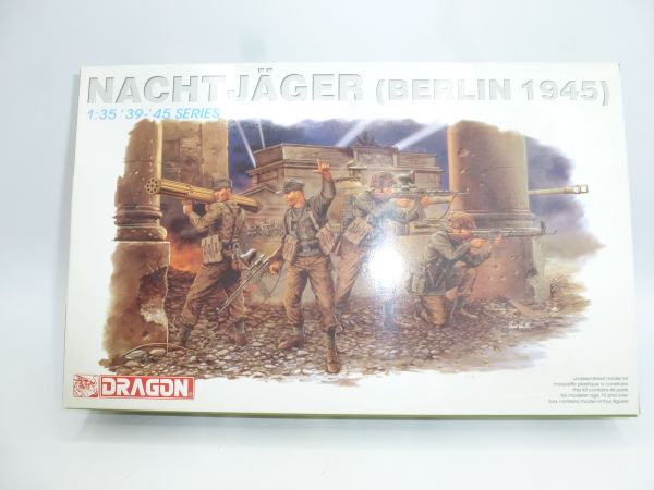 Dragon 1:35 Night fighter (Berlin 1945), No. 6089 - orig. packaging, on cast