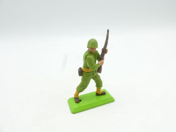 Britains Deetail American soldier standing, rifle in front of body
