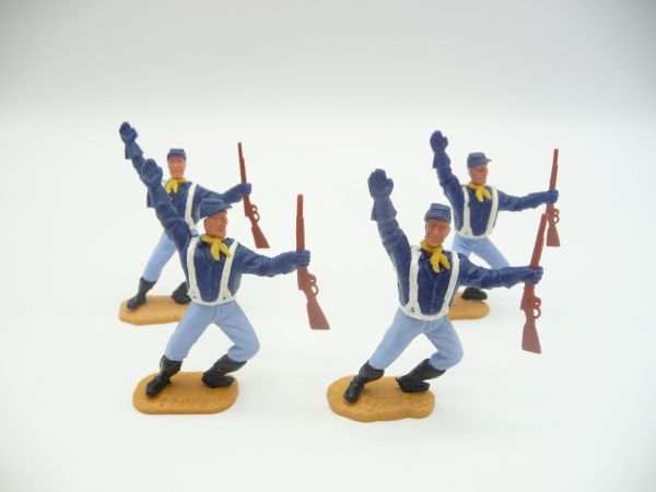 Timpo Toys 4 Union Army Soldiers with rifle sideways and arm raised
