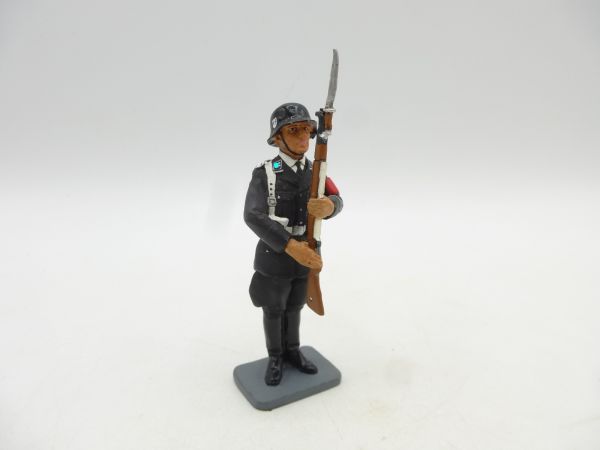 King & Country Leibstandarte Adolf Hitler, Soldat Gewehr präsentierend