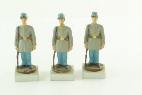 Civil War figure of metal; 3 Confederate Army soldiers with rifles