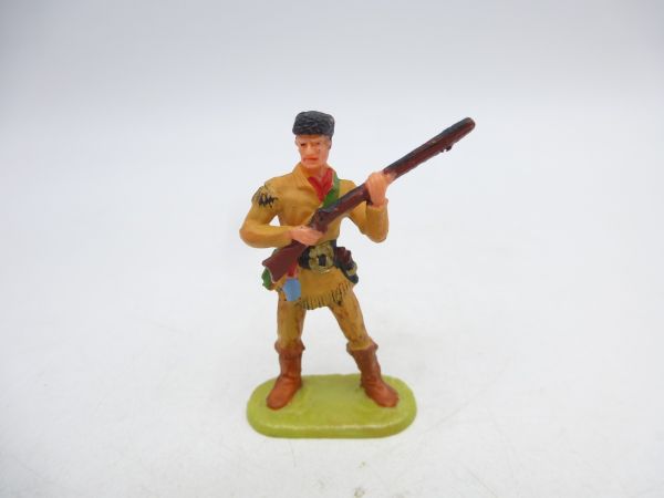 Elastolin 4 cm Trapper standing with rifle, No. 6980